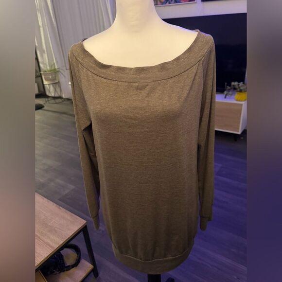 Brand new oversized top size small - Picture 2 of 7